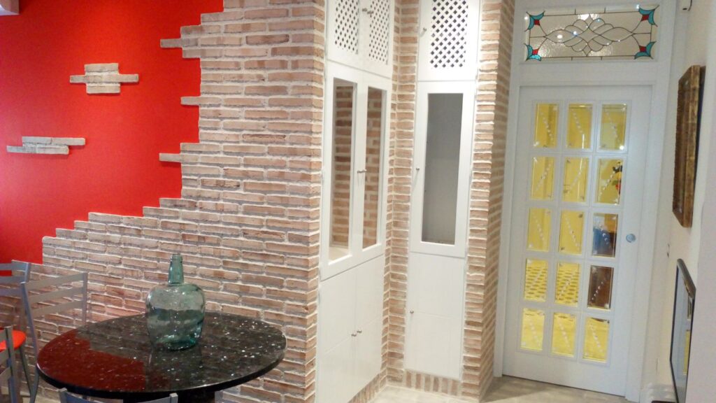 Servicios de mejora estructural y actualización estética en los municipios de la Sierra Oeste.